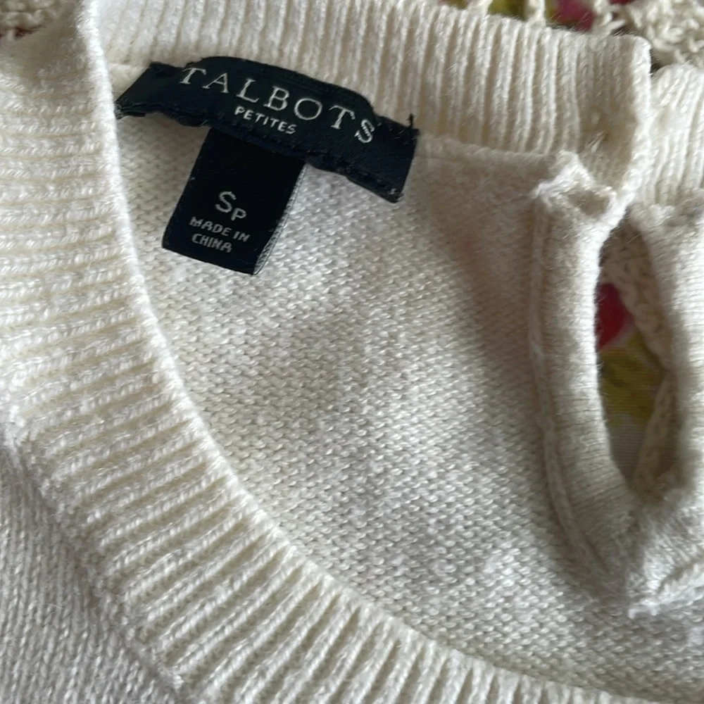 Talbots Sp. Cozy Cream and Red Patterned Sweater. Nice condition.